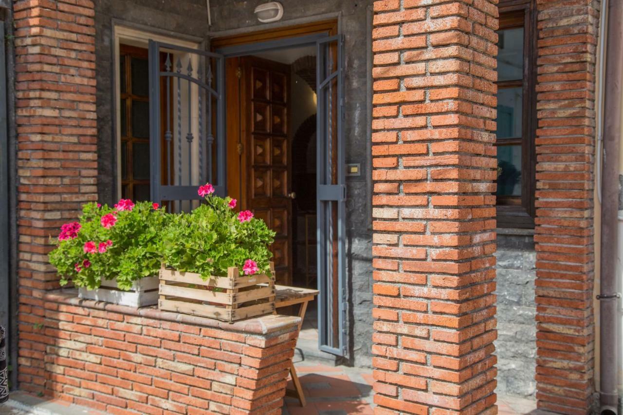La Casa Di Iside A Mare Apartment คาตาเนีย ภายนอก รูปภาพ